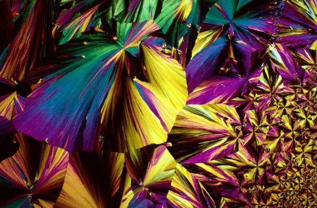 顯微鏡下的酒精飲料:色彩絢麗展現(xiàn)驚艷之美