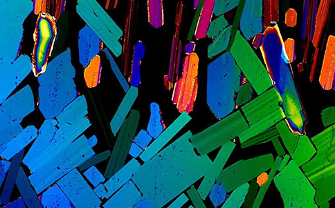 利用偏光顯微鏡看夢(mèng)幻色彩般的酒水晶粒 - 明美光電